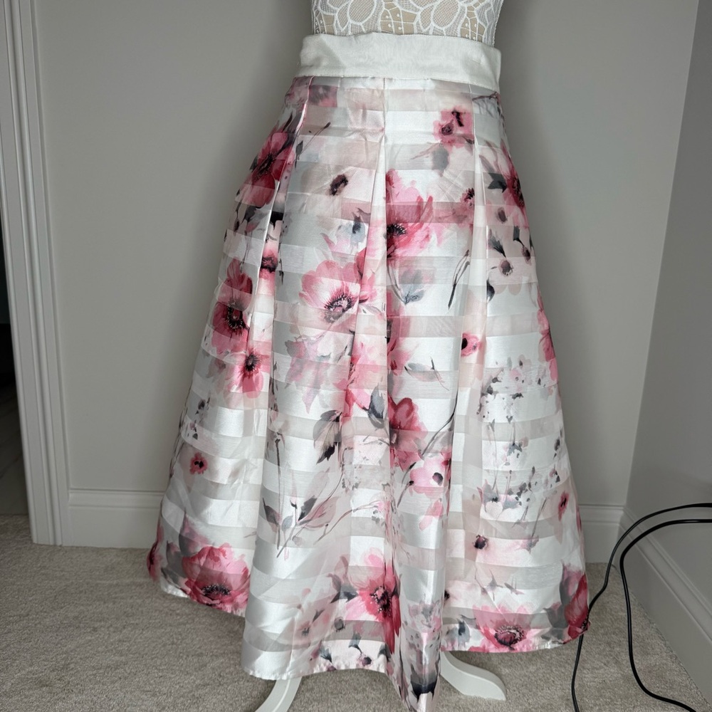 White House black market satin stripe floral poppy skirt size 6